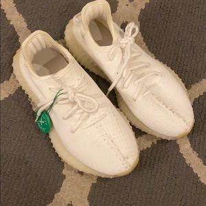 Yeezy boost 350 v2 cream white, no box! Worn 2 times,they were to small for me!